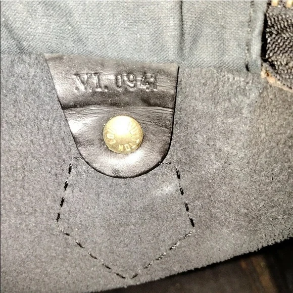 Louis Vuitton Epi Black Speedy 30 - Picture 13 of 14